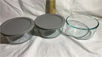 3 Pyrex containers (1 missing lid)