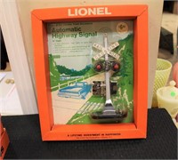 Vintage Lionel highway signal in box