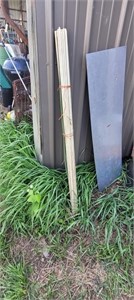 fiberglass fence posts (approx 25)