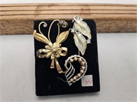 COLLECTION OF 3 DIFFERENT BROOCHES