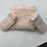 Callaway Pink & White Sculpted Hand Towels & Wash