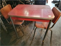 1950'S CHILDS METAL/FORMICA TOP TABLE AND