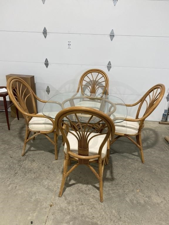 Table and 4 rattan chairs