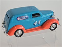 VTG 1993 RACE CHAMPS DIECAST 1937 CHEVY BANK W/KEY