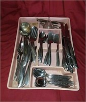 Silverware set with pink container: