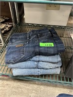 4 PAIRS OF JEANS