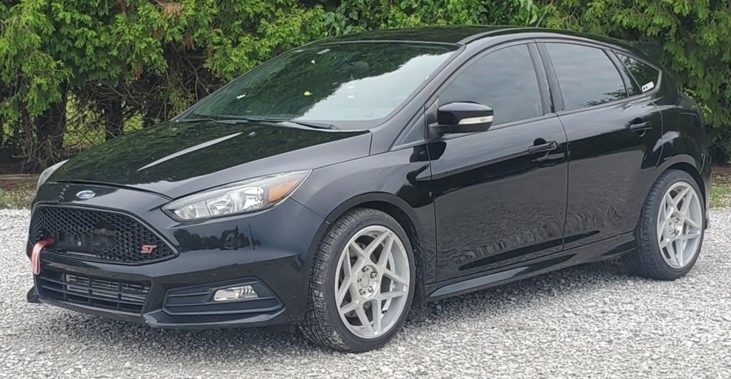 (AW) 2017 Ford Focus ST