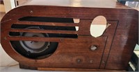 2 pc lot Antique radio & VTG Wood Crate