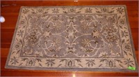 SAFAVIEH WOOL RUG  3' x 5'