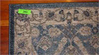 SAFAVIEH RUG / RUNNER  2' 2" x 8'