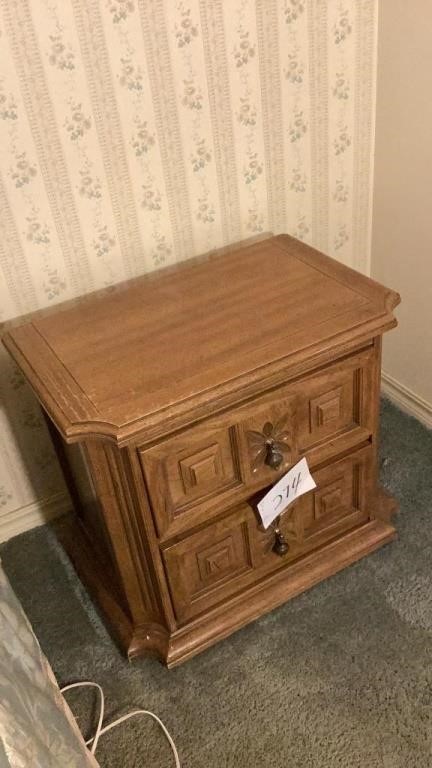 End table 25 x 16 x 23“ tall