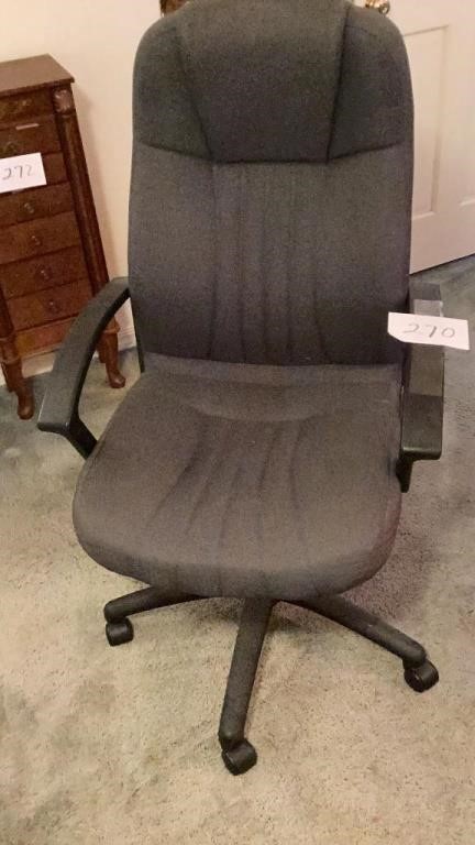 Very nice office chair good condition