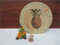 Pineapple Hat Box & 2 Figurines