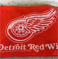 C13) DETROIT RED WINGS CAR FLAG