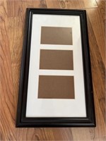 E4) Picture frame, holds 3-4 x 6 photos