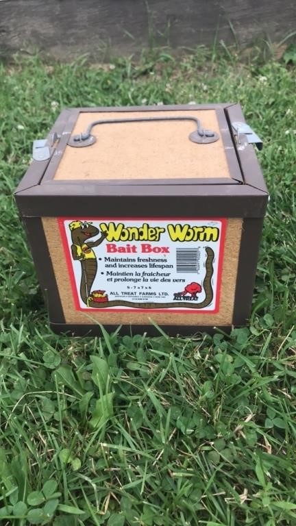 Worm bait box