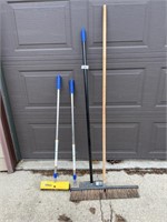 MISC BROOMS, EXTRA SCREW IN HANDLE