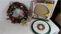 Christmas Lot - Wreath & Christmas Carol Clock