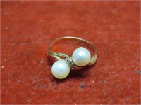 14k Gold & pearl & diamond Ring. Size 8