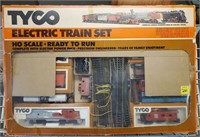 Tyco Electric Train Set w/ Extra Engines & Cars