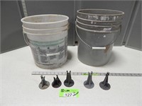 Rebar risers for concrete; 2 sizes in 2 pails