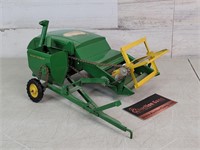 ERTL John Deere Auger Combine 1:16 Scale