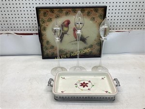 3 GLASS CANDLES AND 2 SERVING TRAYS