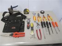JOBMATE POUCH & TOOL LOT