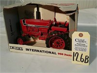 Ertl IHC Farmall 966 Tractor NIB 1/16 Special