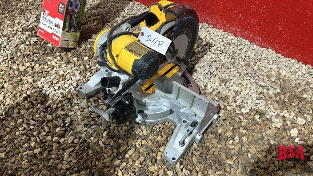 DeWalt 12" compound mitre saw