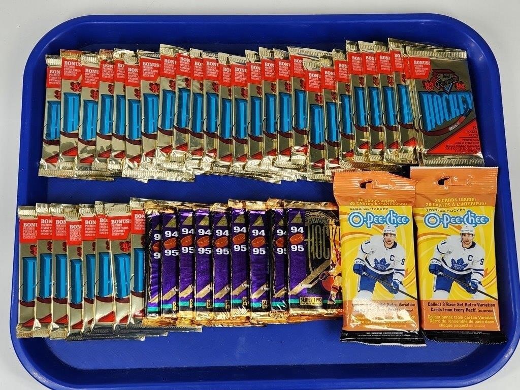 ASSORTED LOT OF SEALED HOCKEY PACKS