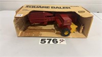 ERTL NEW HOLLAND SQUARE BALER