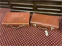 PAIR OF VINTAGE STYLE SUITCASES 22 IN X 11 IN 6 IN