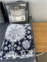 Lot of 2 Blankets- 1 King size, 1 Twin