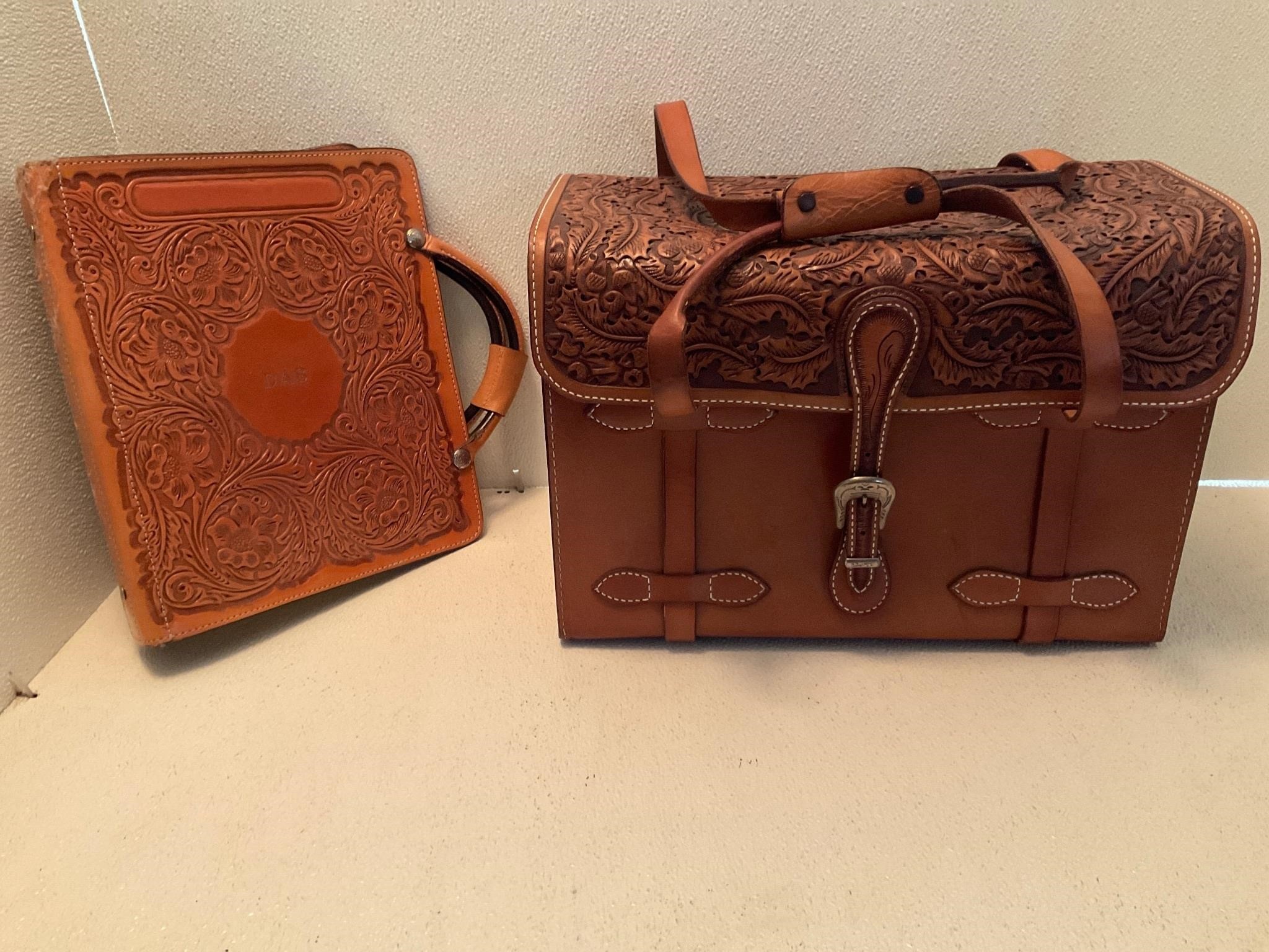 LEATHER BAG AND FOLDER WITH HANDLES