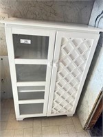 White Cabinet w/glass & lattice doors, w/shelves