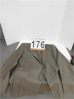 Evan Picone Mans Suit  Size 44 Brown