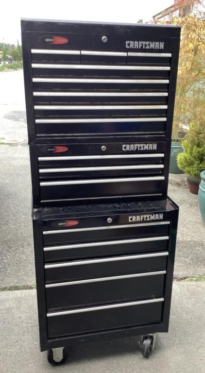 CRAFTSMAN ROLL AWAY TOOL BOX