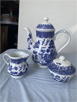 Churchill England Blue Willow Tea Pot with Sugar
