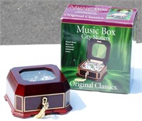 Music Box w Miniature Skating Scene in Box