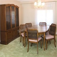 Traditional Style Dining Room Table w Six Chairs