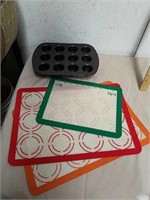 Silicone baking pads with Wilton muffin pan