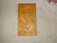 Plaque en bois sculpté
