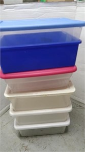 6 Plastic Storage Containers