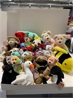 GROUP OF BEANIE BABIES OF ALL KINDS