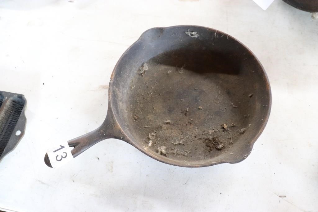 Griswold #8 Cast Iron Skillet