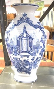 Nice Blue and white decorated vase