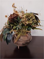 Artificial flower arrangement