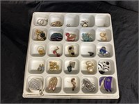FASHION EARRINGS  / JEWELRY / APPROX:  25 PAIRS
