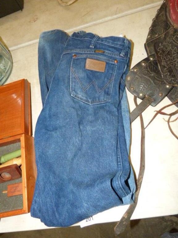 2 PAIRS OF WRANGLER JEANS SIZE 36X38